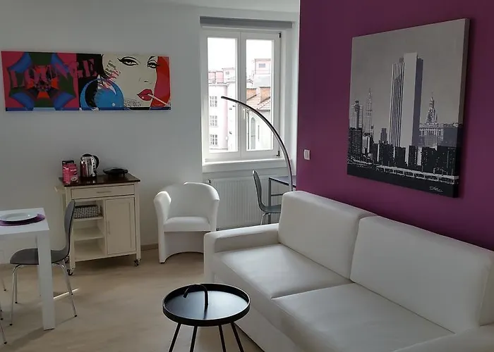 Апартаменти Greg's Great Location *